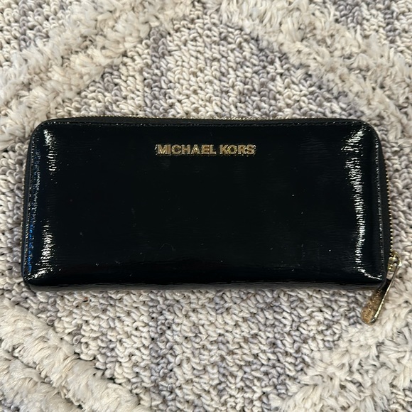 Michael Kors Handbags - Michael Kors Wallet